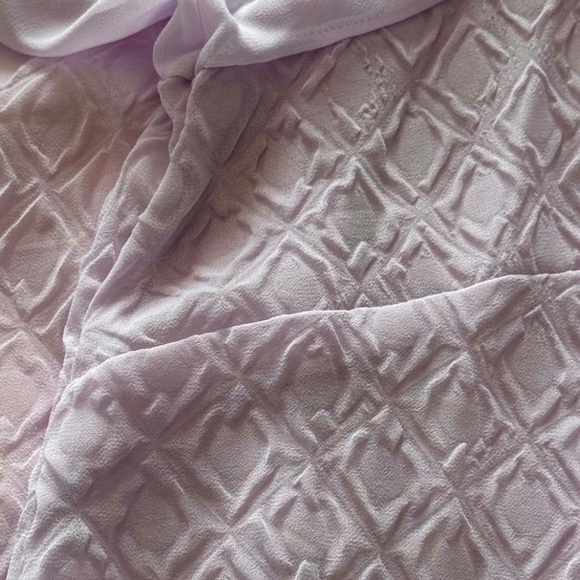 TEXTURED BUTTON DOWN TUNIC, SOFT LILAC, SIZE 5X, 3/4 SLEEVES WITH TABS, PENNINGT - Picture 5 of 10